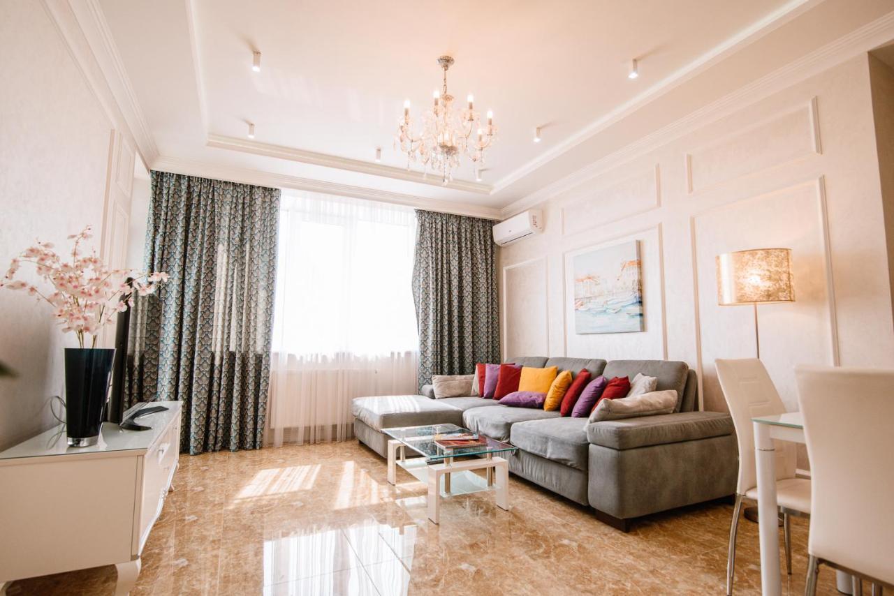 Апартаменты Luxury For Business & Pleasure Royal 1 Киев Экстерьер фото