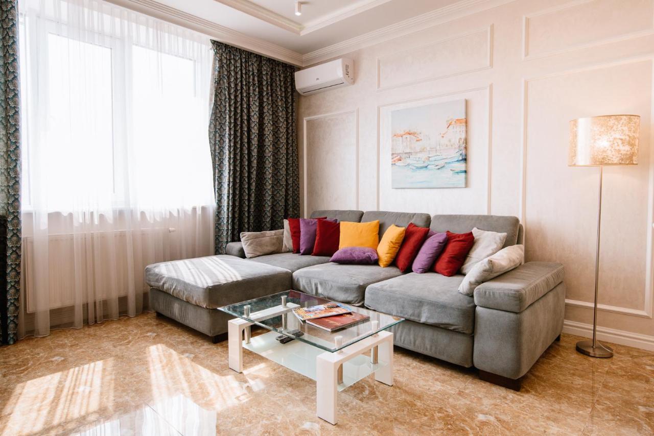 Апартаменты Luxury For Business & Pleasure Royal 1 Киев Экстерьер фото