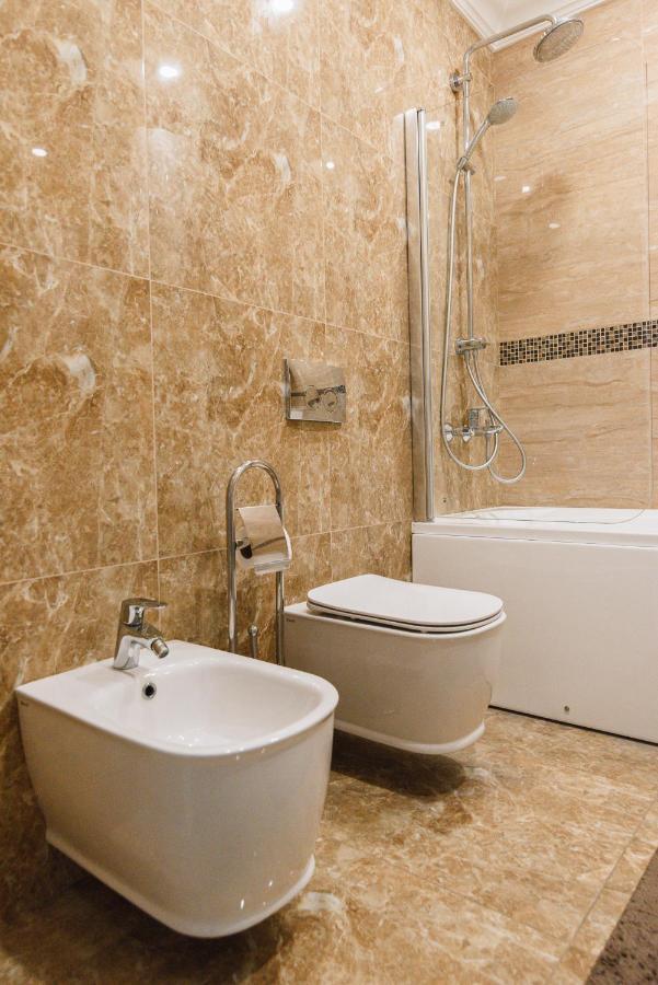 Апартаменты Luxury For Business & Pleasure Royal 1 Киев Экстерьер фото